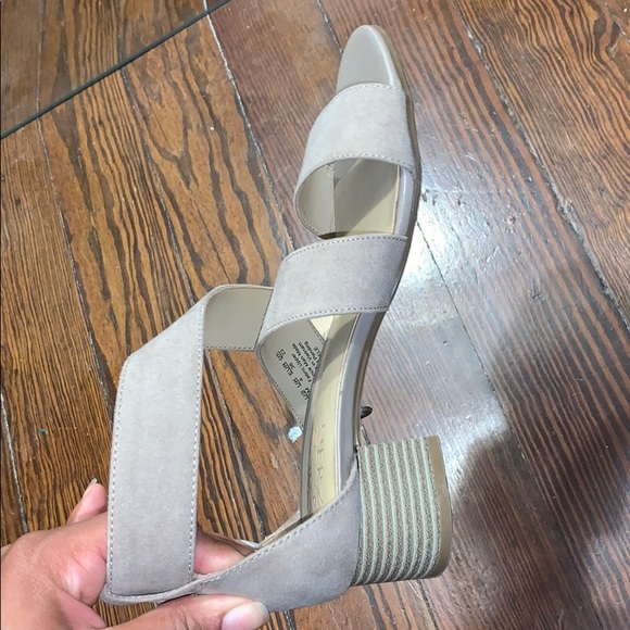 ‼️SOLD‼️Heels - 6M - Picture 7 of 7